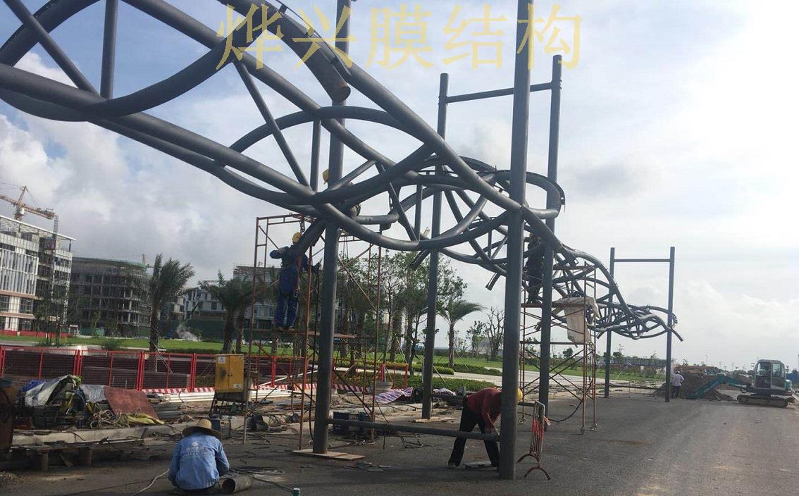 JXF吉祥坊珠海天桥膜结构骨架制作